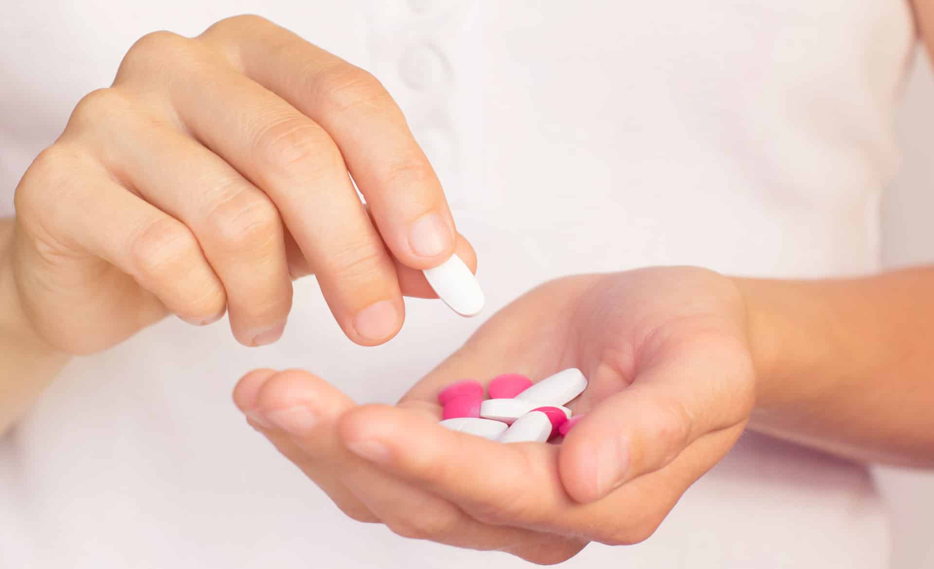 Efeitos colaterais das medicações anti hormonais Tamoxifeno, Anastrozol, Letrozol e Examestano.