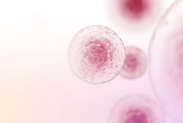 Resultados favoráveis da imunoterapia ampliam as opções terapêuticas contra o câncer de mama triplo negativo.