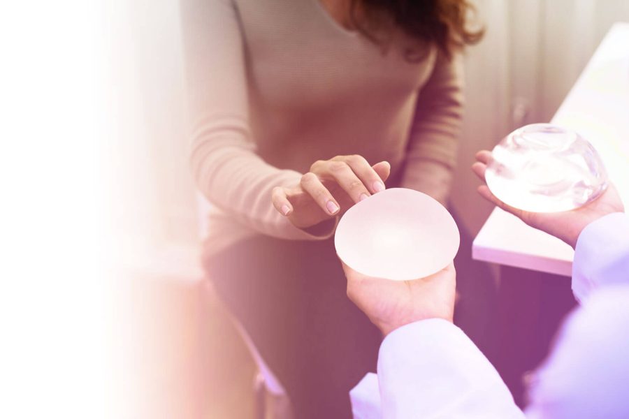 Quem tem prótese ou implante de mama pode fazer mamografia?