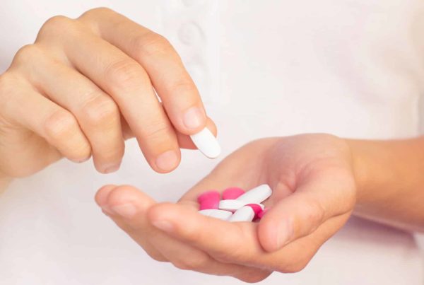 Efeitos colaterais das medicações anti hormonais Tamoxifeno, Anastrozol, Letrozol e Examestano.